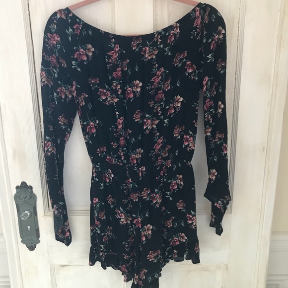 Boho Black floral romper 🌻 - Picture 6 of 6